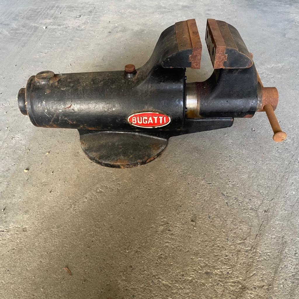 Étau bugatti LesAnciennes.com