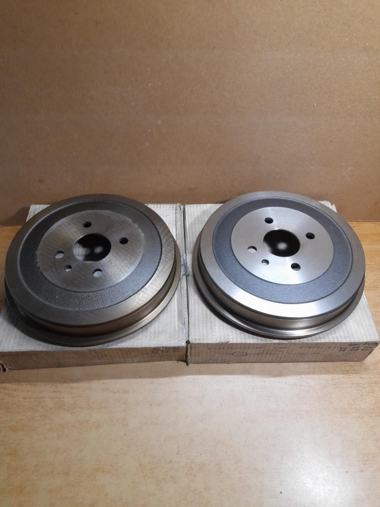 Paire de Tambour de frein arrière BMW E21 LesAnciennes.com