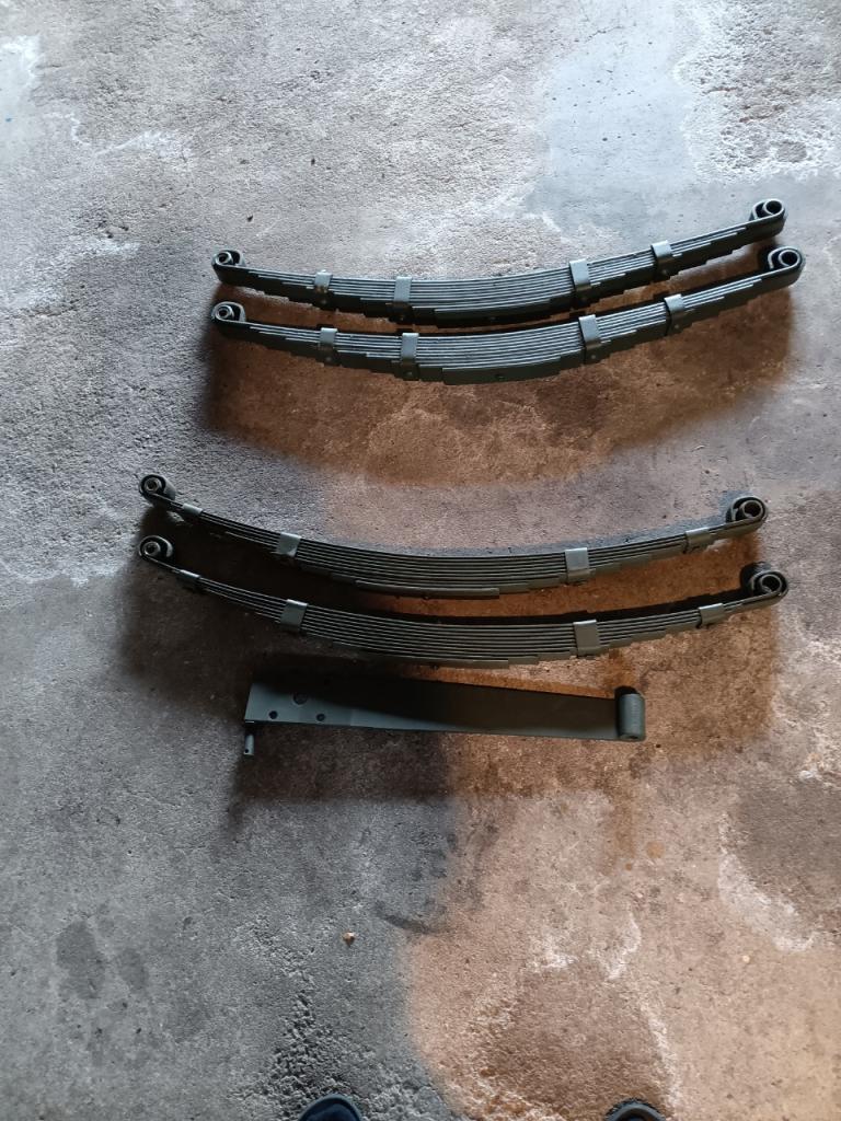 Lames ressorts avant HOTCHKISS M201 LesAnciennes.com