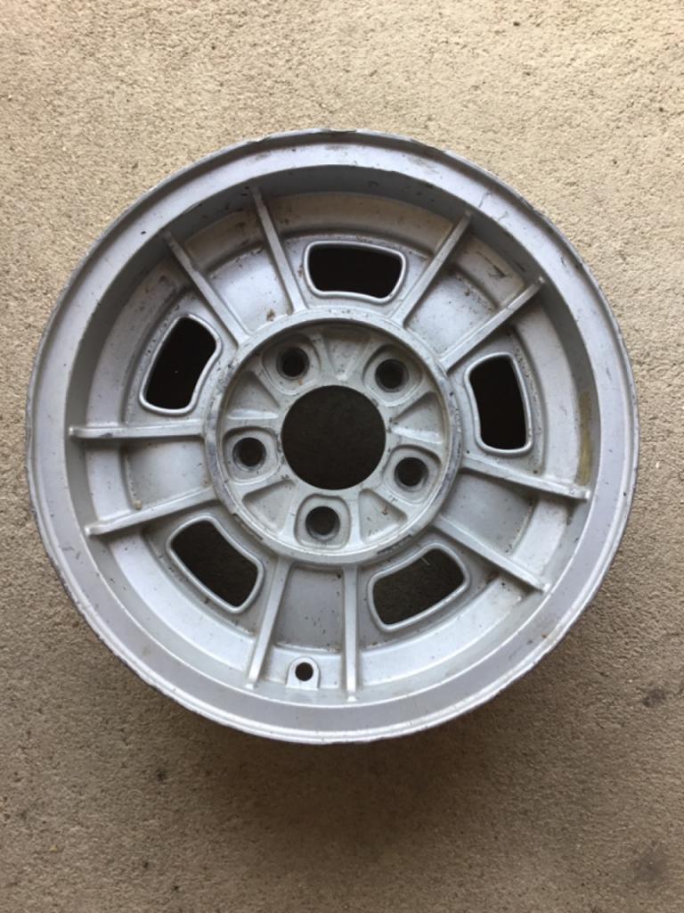 Jante BMW 2800 cs LesAnciennes.com