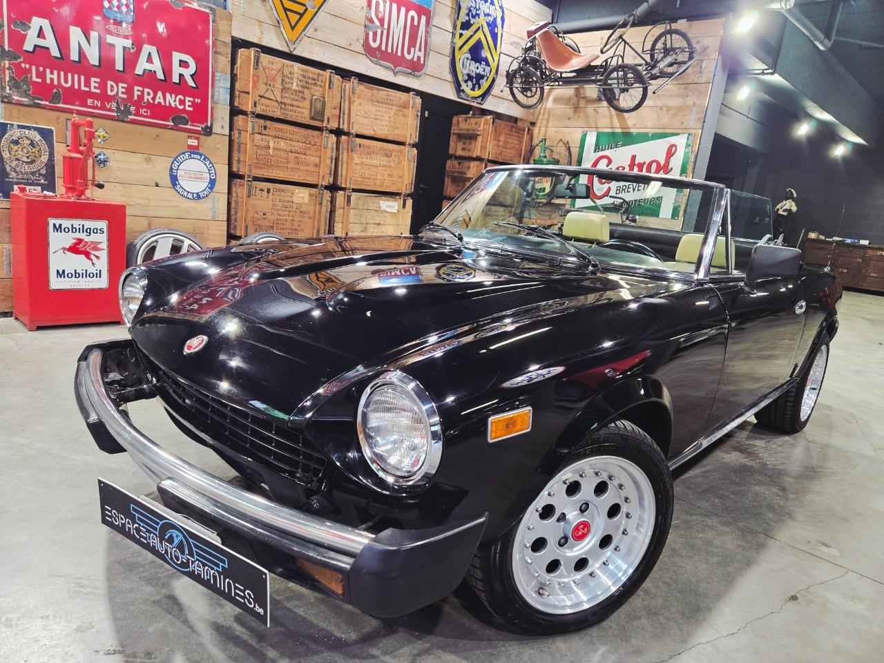 FIAT 124 Spider 2.0 injection - 1981 LesAnciennes.com