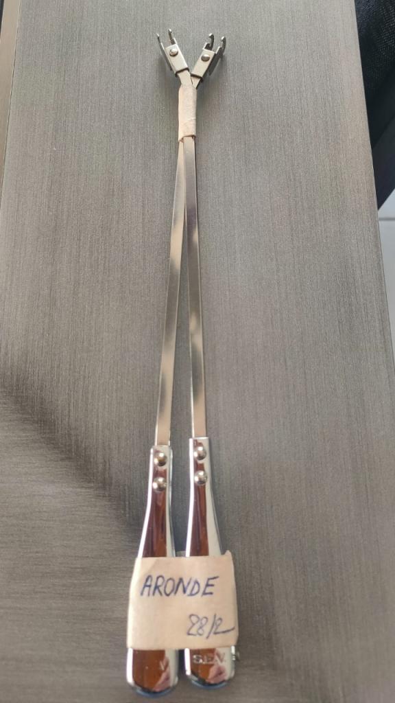 2 Bras d'Essuies Glace, SEV pour Simca Aronde LesAnciennes.com