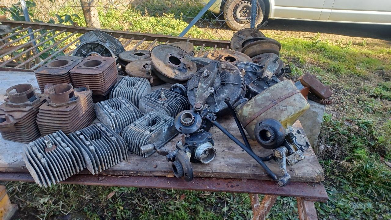 Lot de pièces VESPA 400 LesAnciennes.com