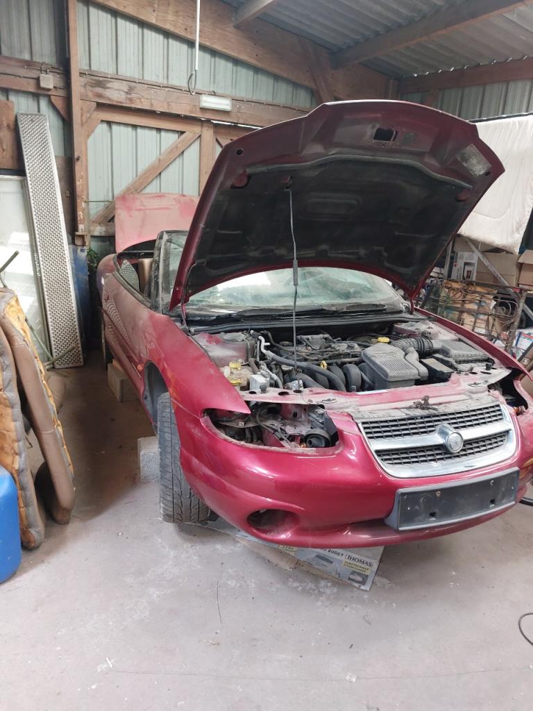 Caisse CHRYSLER Stratus cabriolet 2 litres LesAnciennes.com