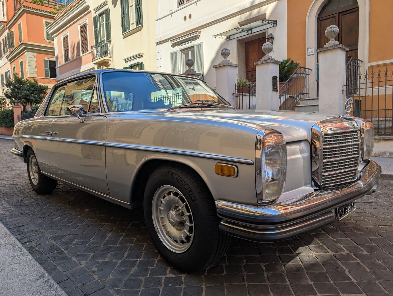 1969 Mercedes-Benz 250CE (W114) LesAnciennes.com
