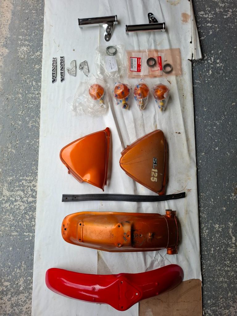 Lot de pièces HONDA SL 125 LesAnciennes.com