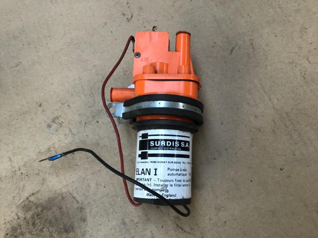 POMPE À EAU ÉLECTRIQUE NEUVE 12V LesAnciennes.com