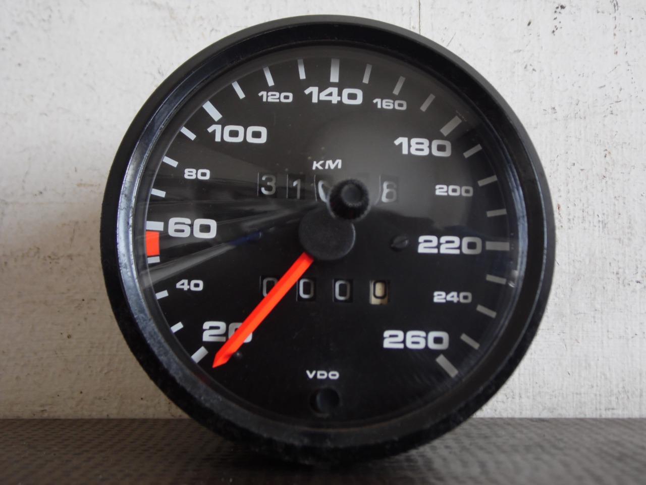 COMPTEUR 94464102900 PORSCHE 924 TURBO & CARRERA G LesAnciennes.com