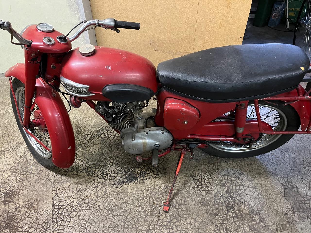 TRIUMPH Tiger cub T20 - 1960 LesAnciennes.com