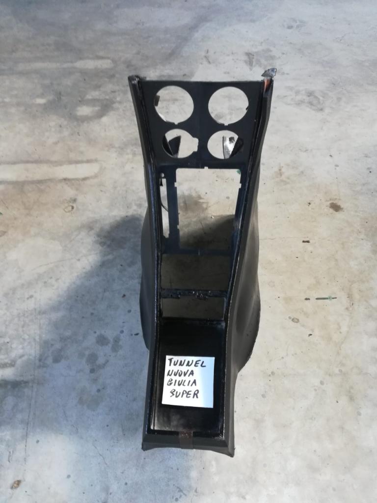 Console central Alfa Romeo Giulia Nuova Super LesAnciennes.com