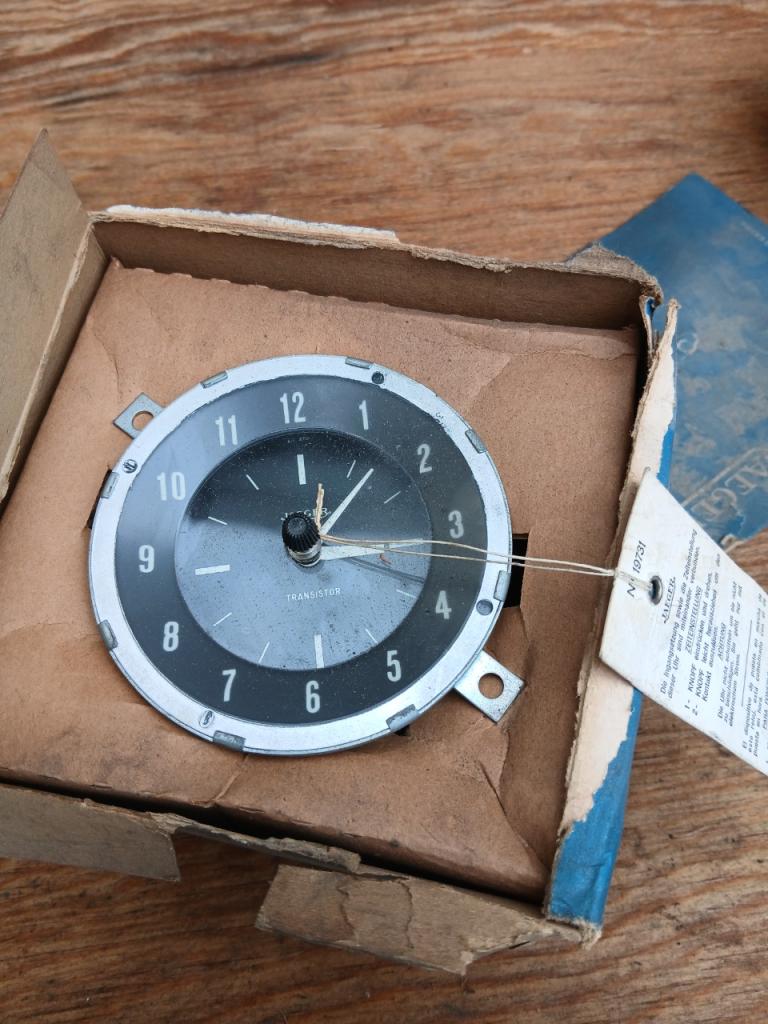 Horloge CHRYSLER 180 LesAnciennes.com