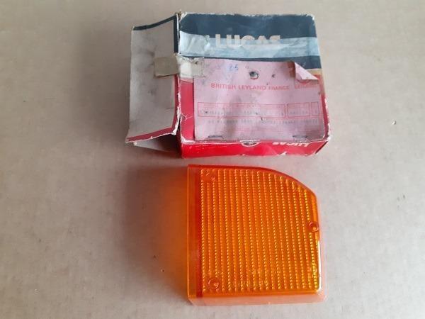 Cabochon TRIUMPH 2000/2500 LesAnciennes.com