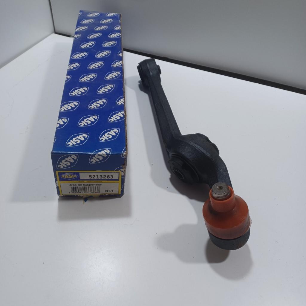 Bras de suspension avant droit Peugeot 304 305 I I LesAnciennes.com
