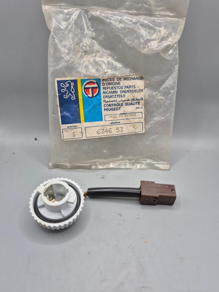 Porte Lampe Clignotant Peugeot 205 LesAnciennes.com