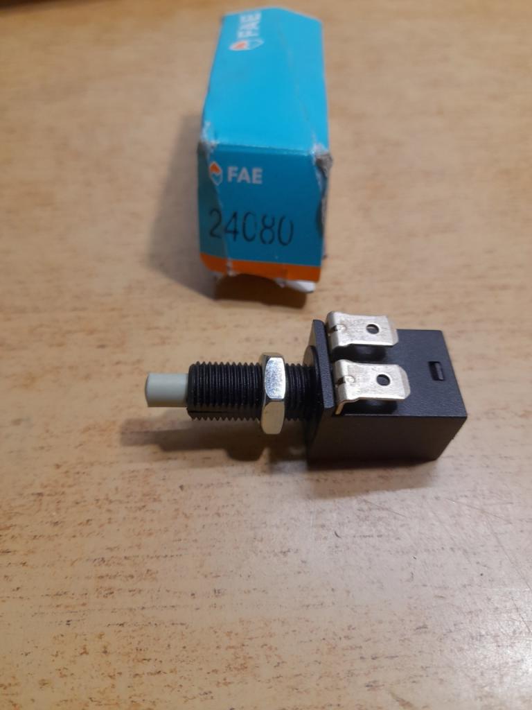 Contacteur feux stop Renault 4 Peugeot 205 samba LesAnciennes.com