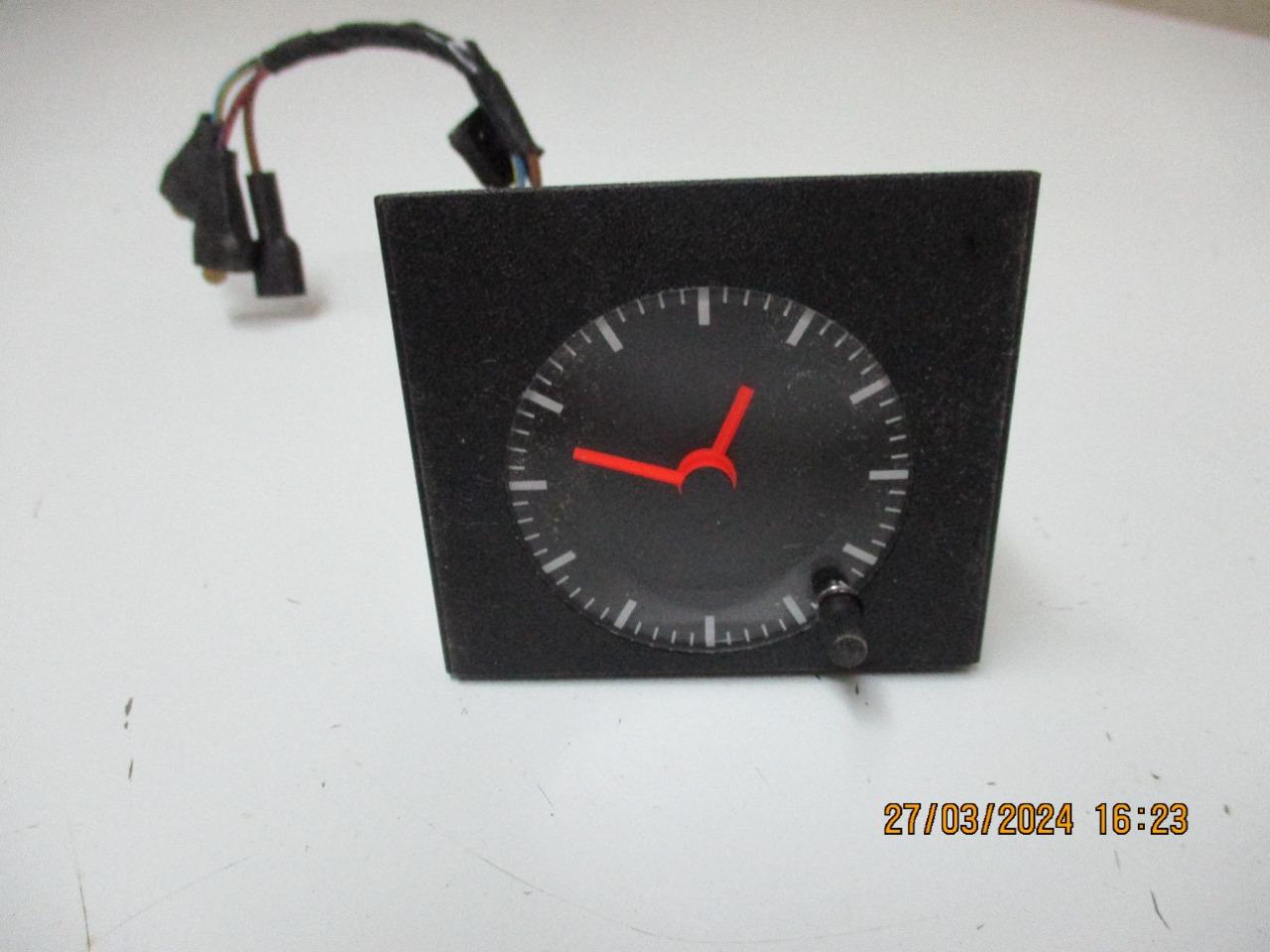 Pendule 12 volt Pièces RENAULT Clio LesAnciennes.com