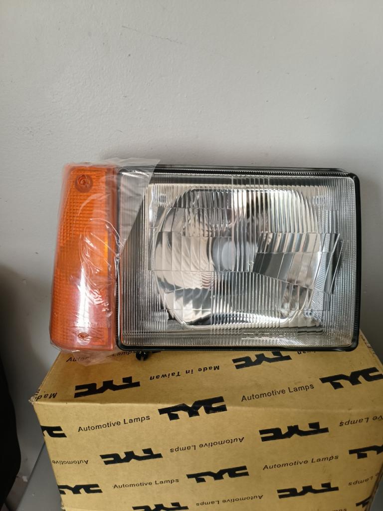 Phare FIAT Panda LesAnciennes.com