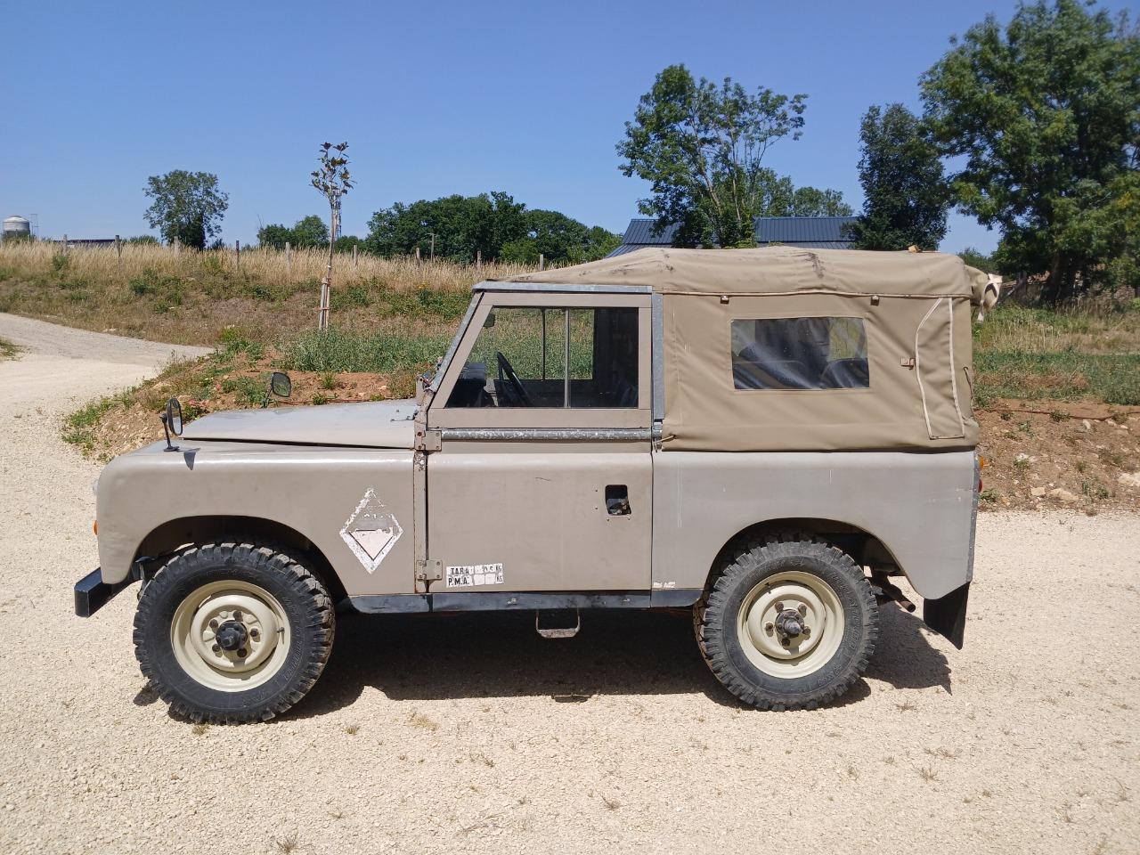 LAND ROVER Defender Santana - 1978 LesAnciennes.com