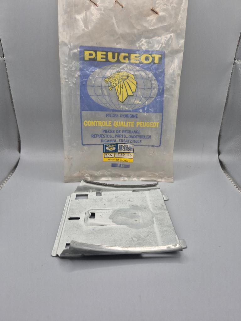 Support de Cendrier PEUGEOT 305 LesAnciennes.com