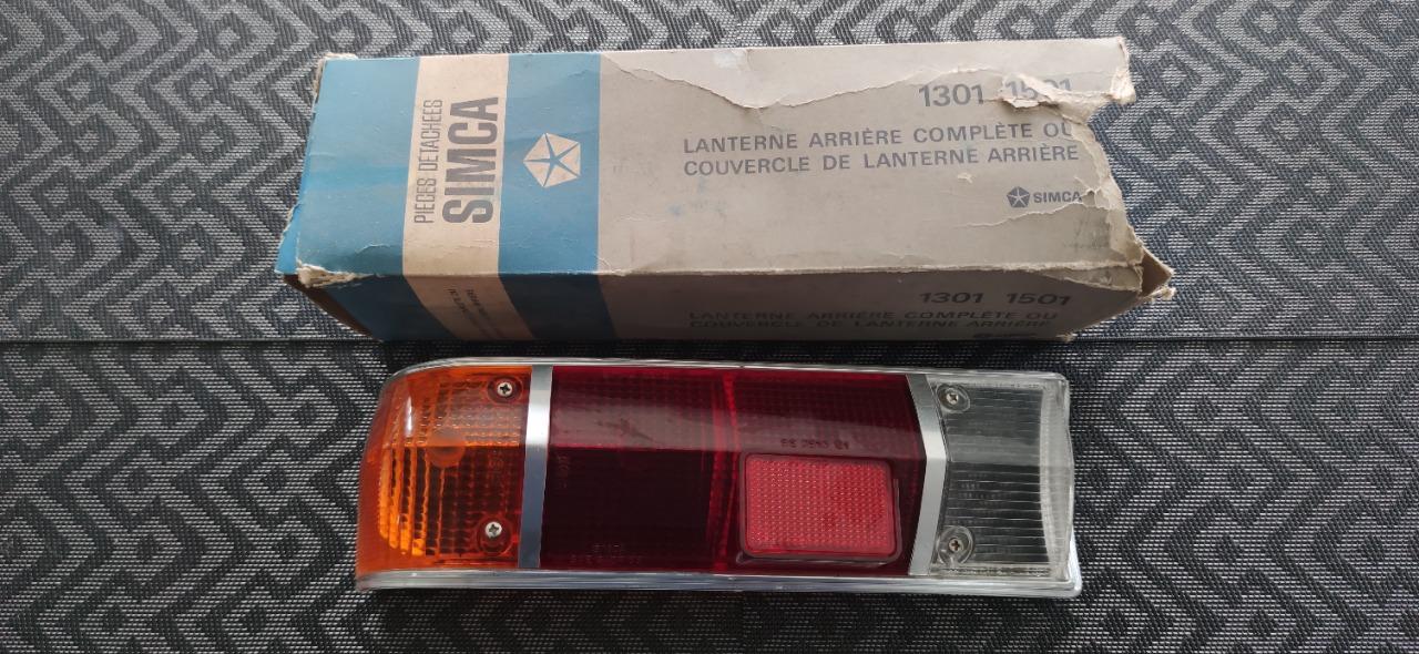 Cabochon feu arrière gauche SIMCA 1301 1501 LesAnciennes.com