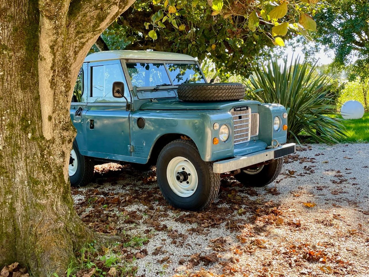 LAND ROVER 88 Diesel - 1983 LesAnciennes.com