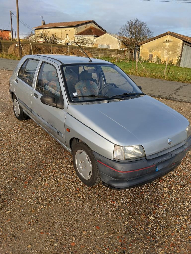 RENAULT Clio - 1995 LesAnciennes.com