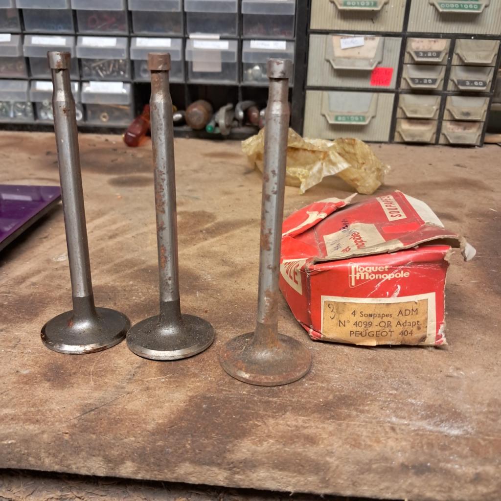 3 soupapes admission PEUGEOT 404 38,8x8,4x119,4mm LesAnciennes.com
