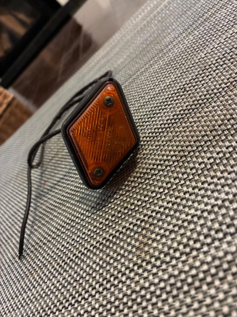 Clignotant latéral RENAULT 4 (R4) 5 6 12 fuego LesAnciennes.com