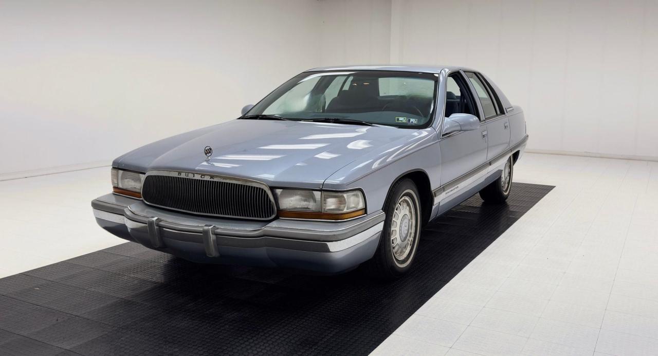 1995 Buick Roadmaster 4 Door Sedan LesAnciennes.com