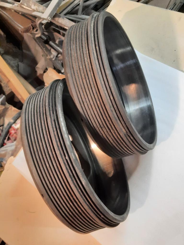 Tambours freins Av. Peugeot 404 TH LesAnciennes.com