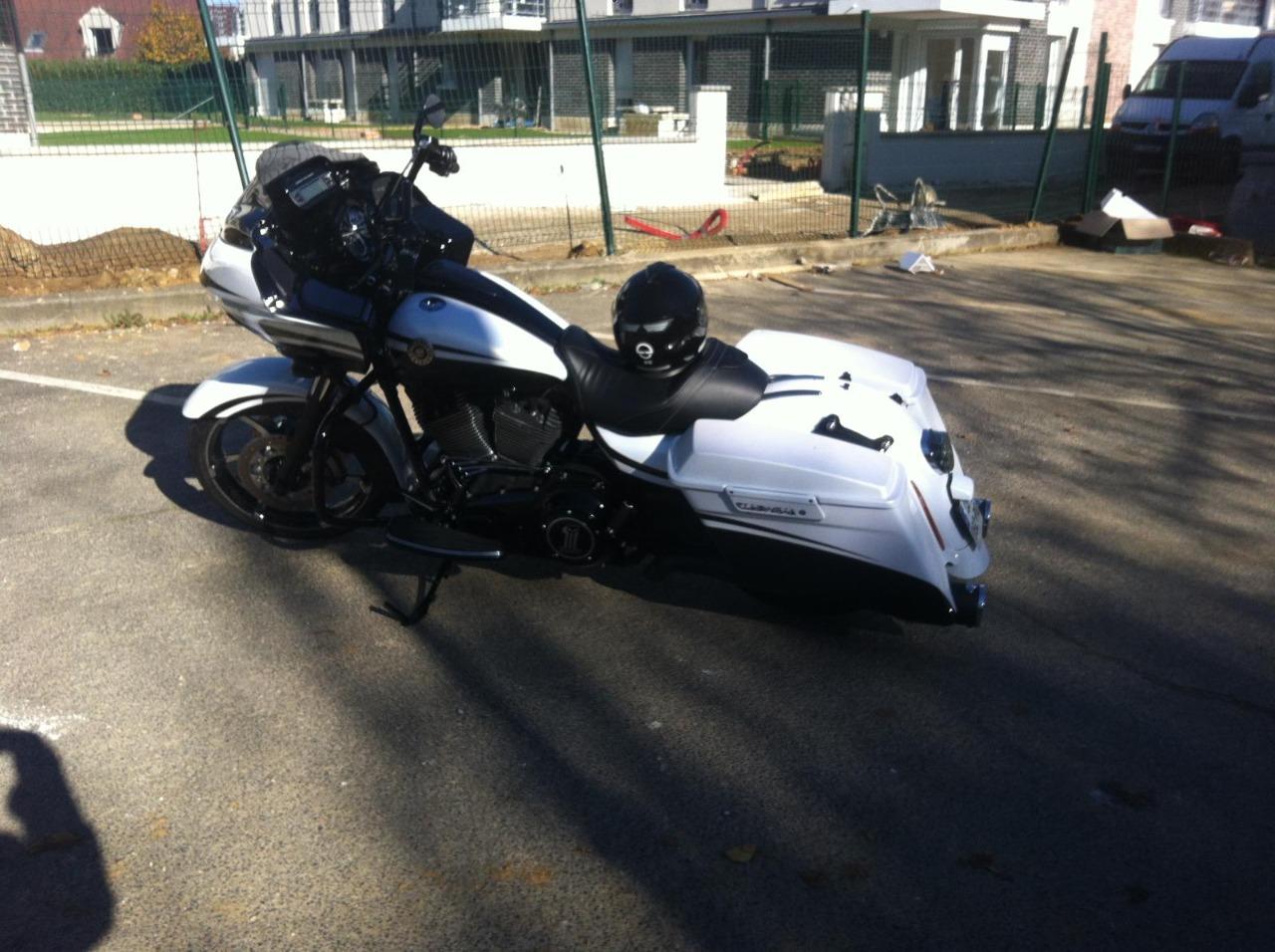 HARLEY DAVIDSON CVO Road Glide - 2012 LesAnciennes.com