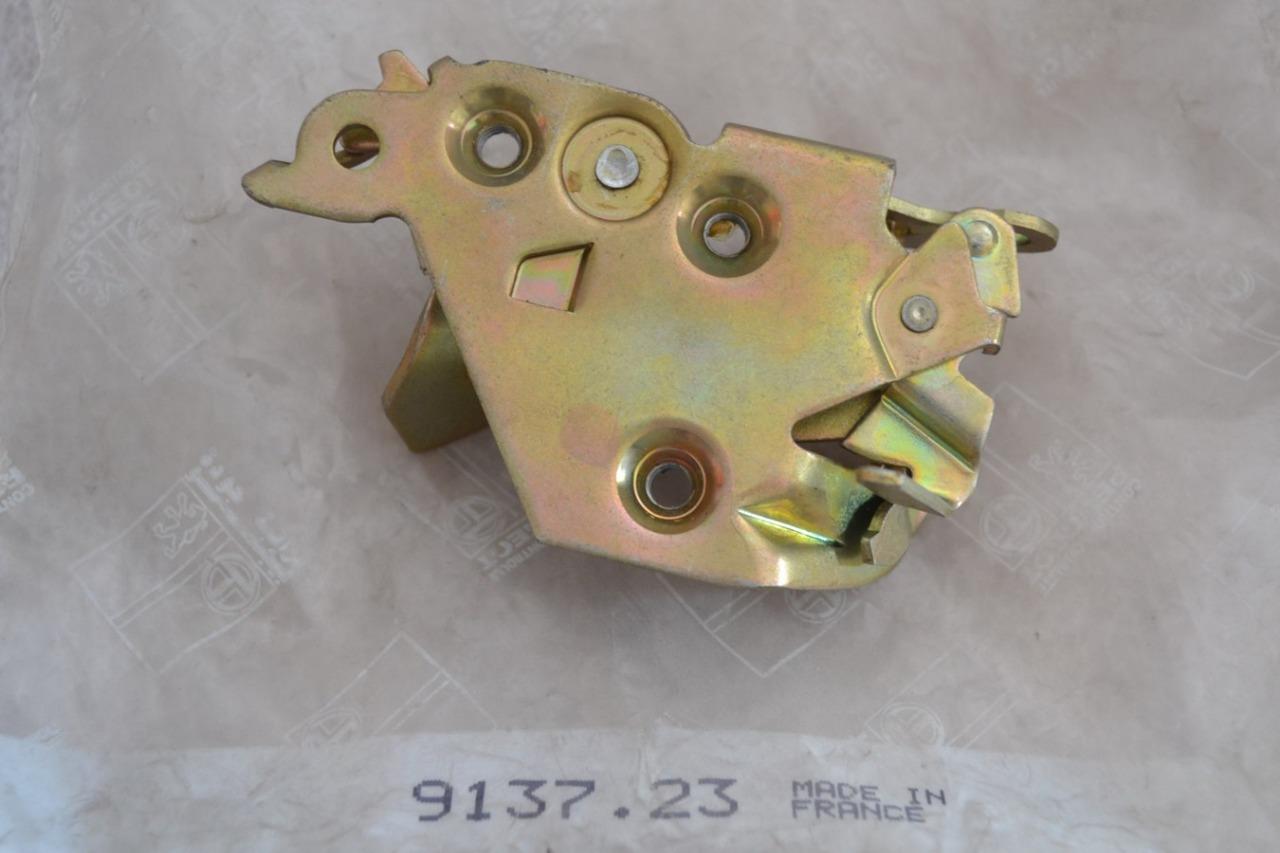 Serrure porte AR G PEUGEOT 504, neuve LesAnciennes.com