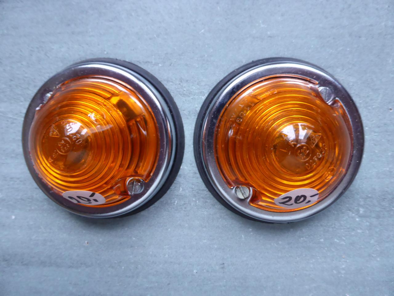 Cabochon feu clignotant orange complet. LesAnciennes.com