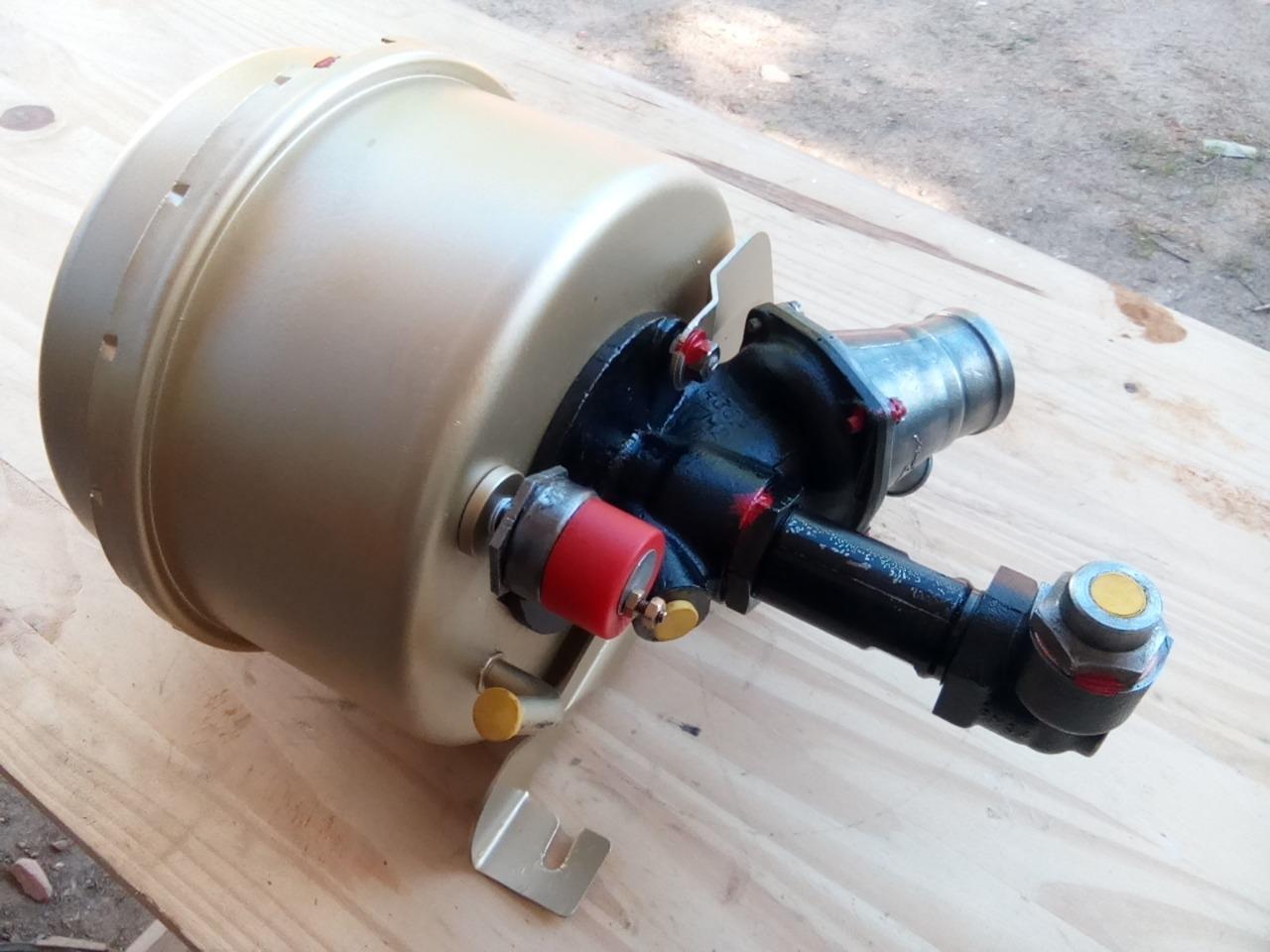 Hydrovac PEUGEOT 404 thermostable LesAnciennes.com