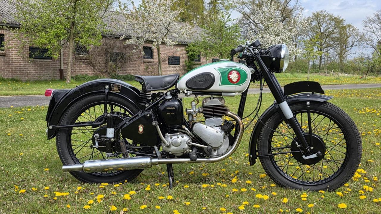 1956 B.S.A. 250cc C11 LesAnciennes.com