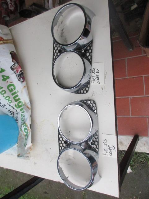 Cadres de phares avant Fiat 124 Sport Coupè LesAnciennes.com