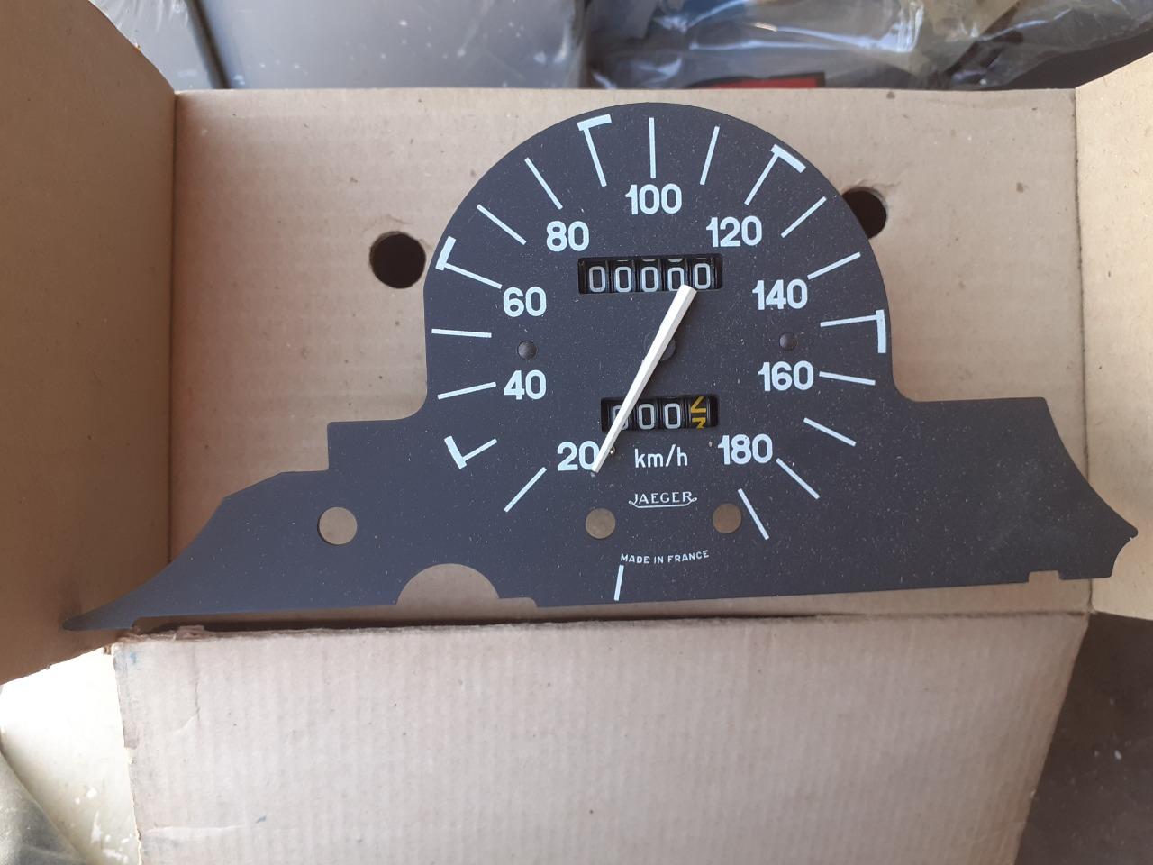 Pièces PEUGEOT 404 Coupé cabriolet LesAnciennes.com