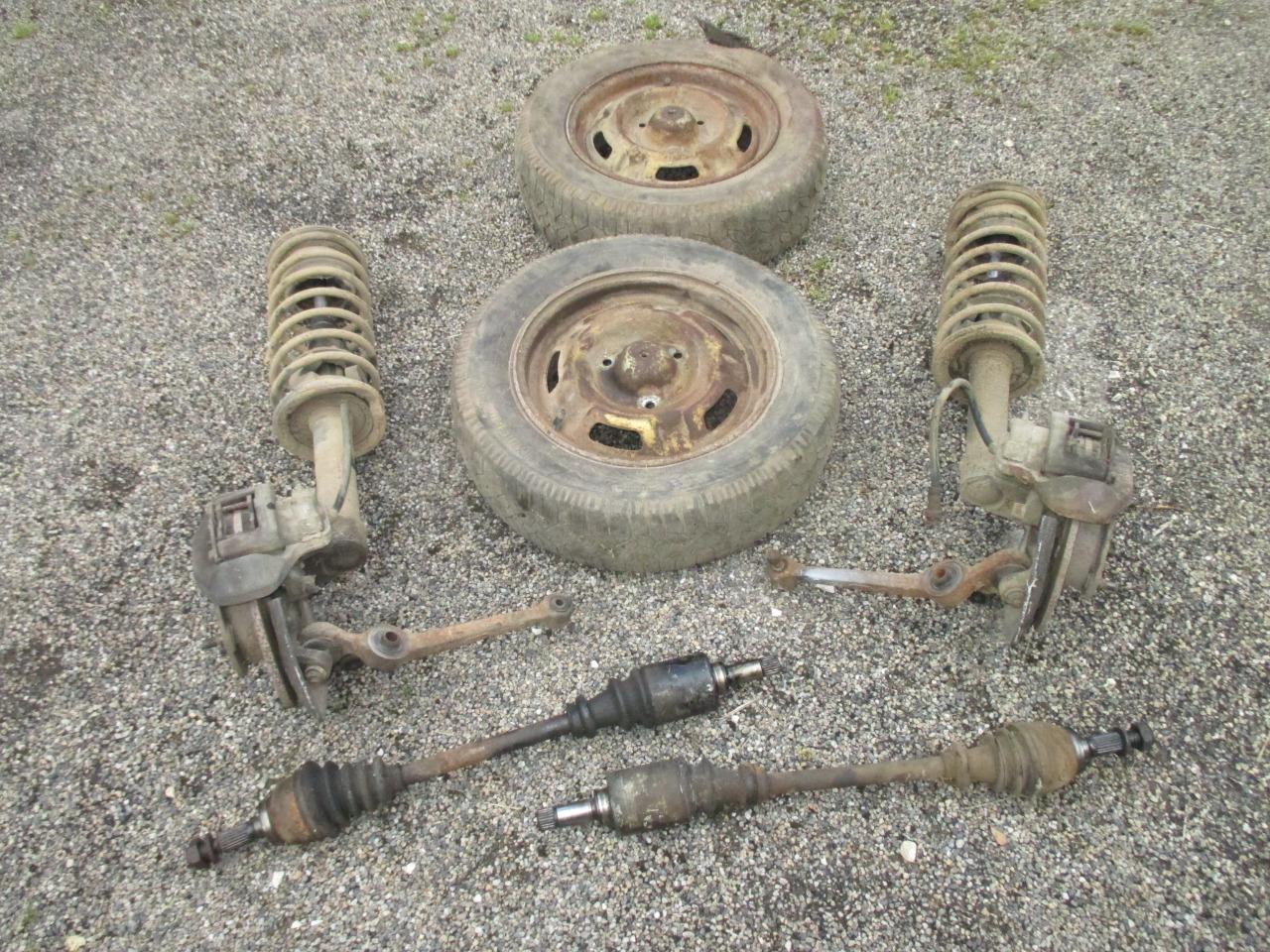 Lot de pièces PEUGEOT 104 ZS LesAnciennes.com