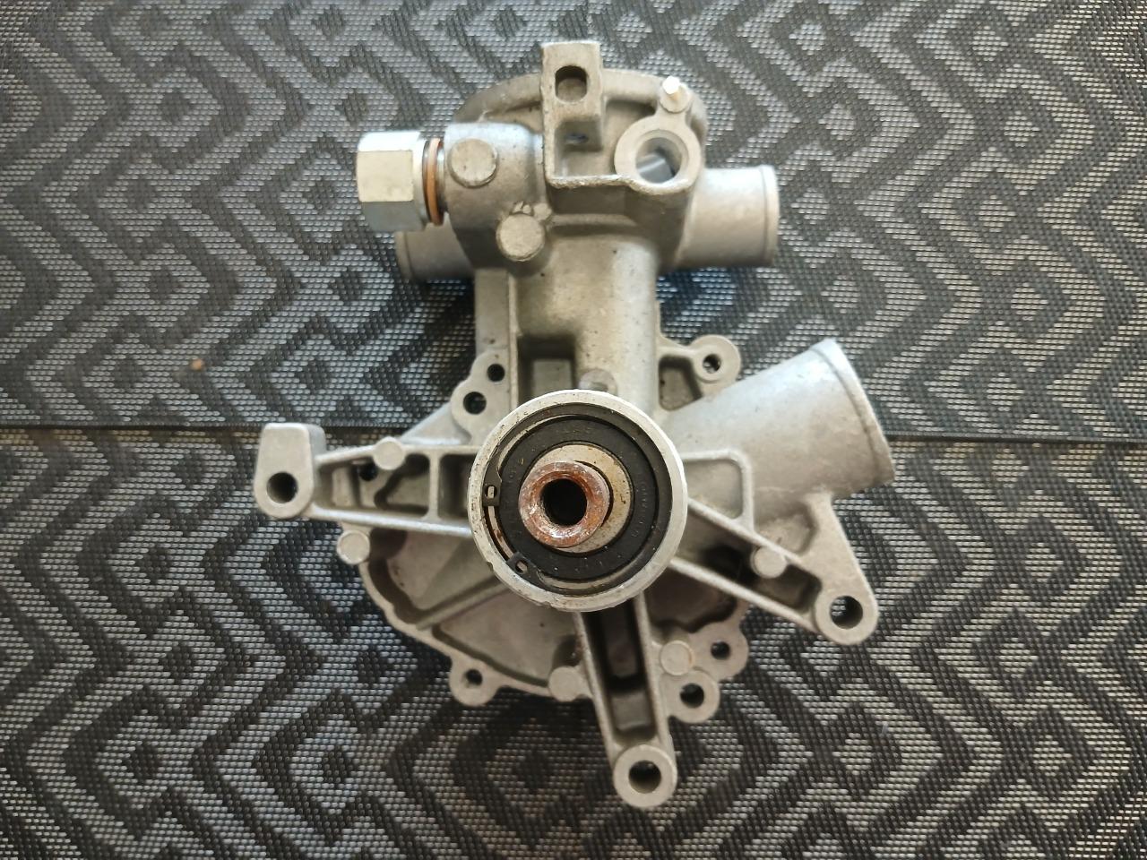 Pompe à eau RENAULT 30 (R30) V6 LesAnciennes.com