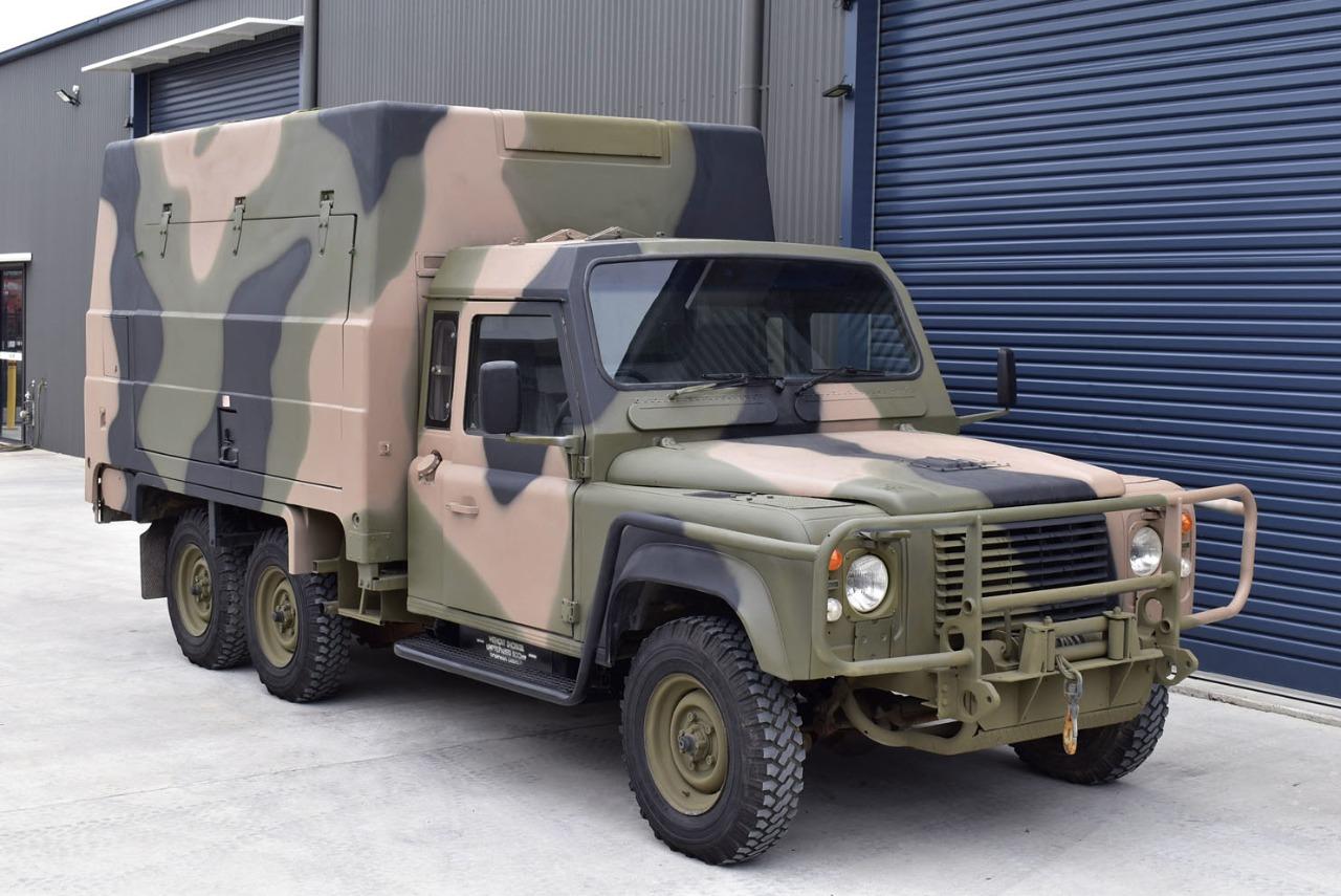 LAND ROVER 110 Perentie 6x6 Military GM - 1991 LesAnciennes.com