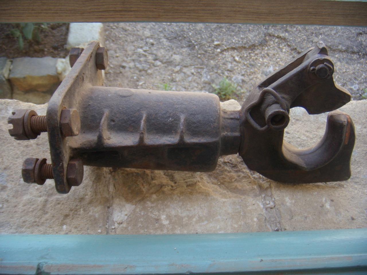 Crochet remorque LesAnciennes.com