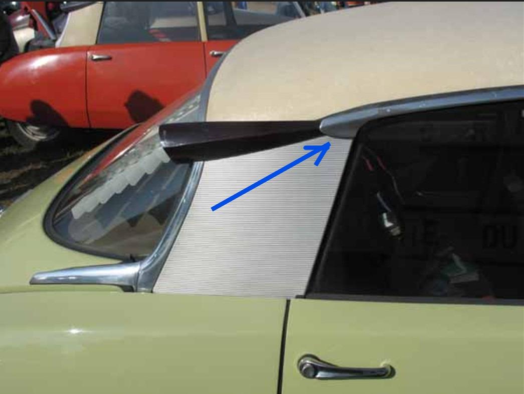 Applique cornet clignotant CITROEN ID LesAnciennes.com