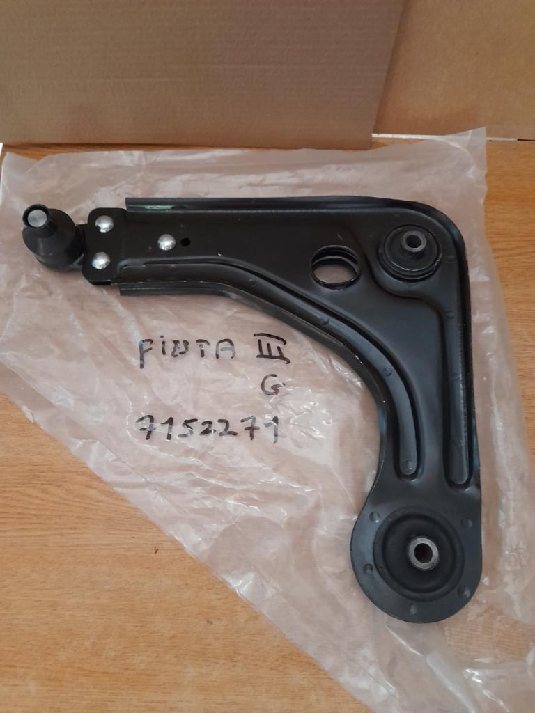 Triangle gauche Ford fiesta MK3 LesAnciennes.com