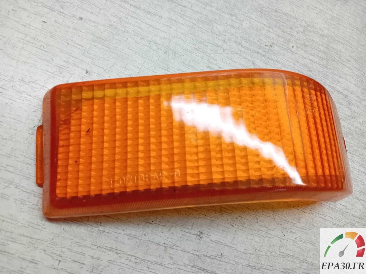 4237510 CABOCHON FEU CLIGNOTANT AR D ZASTAVA 101 LesAnciennes.com