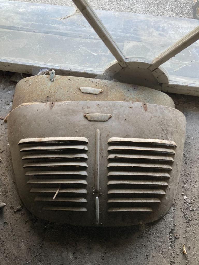 Capot RENAULT 4CV LesAnciennes.com