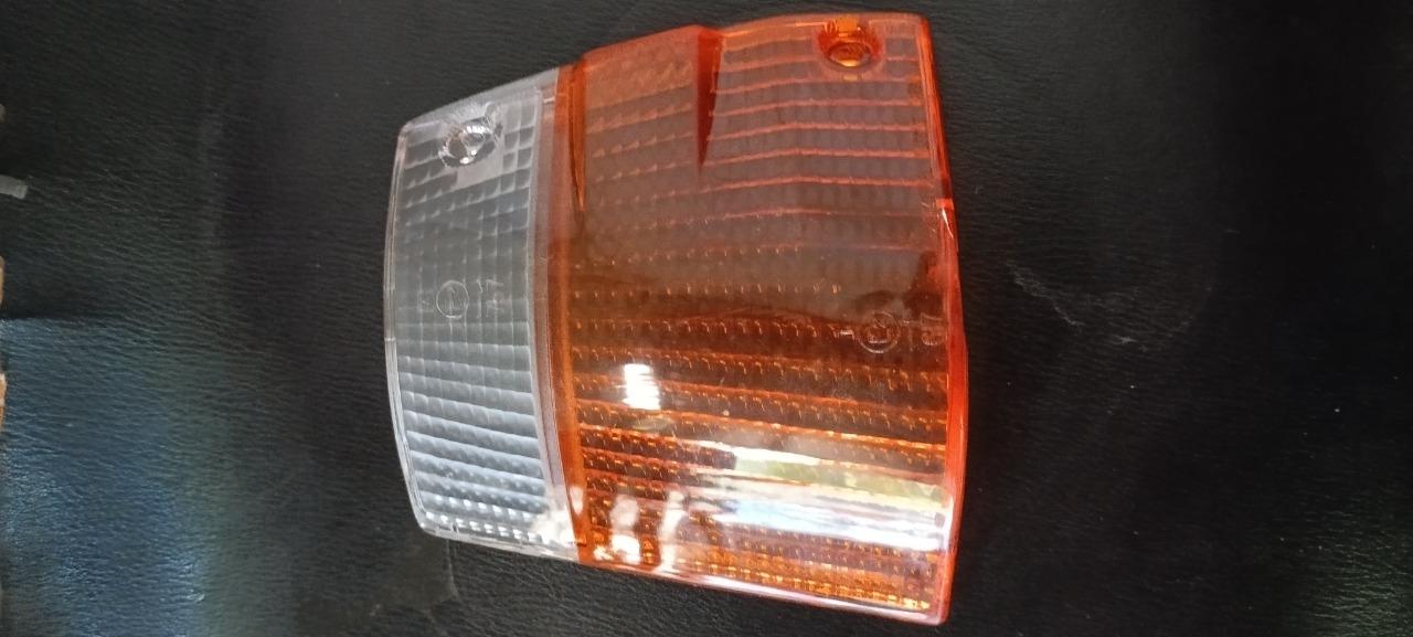 Cabochon de clignotant av MAZDA 323 1977-1981 LesAnciennes.com