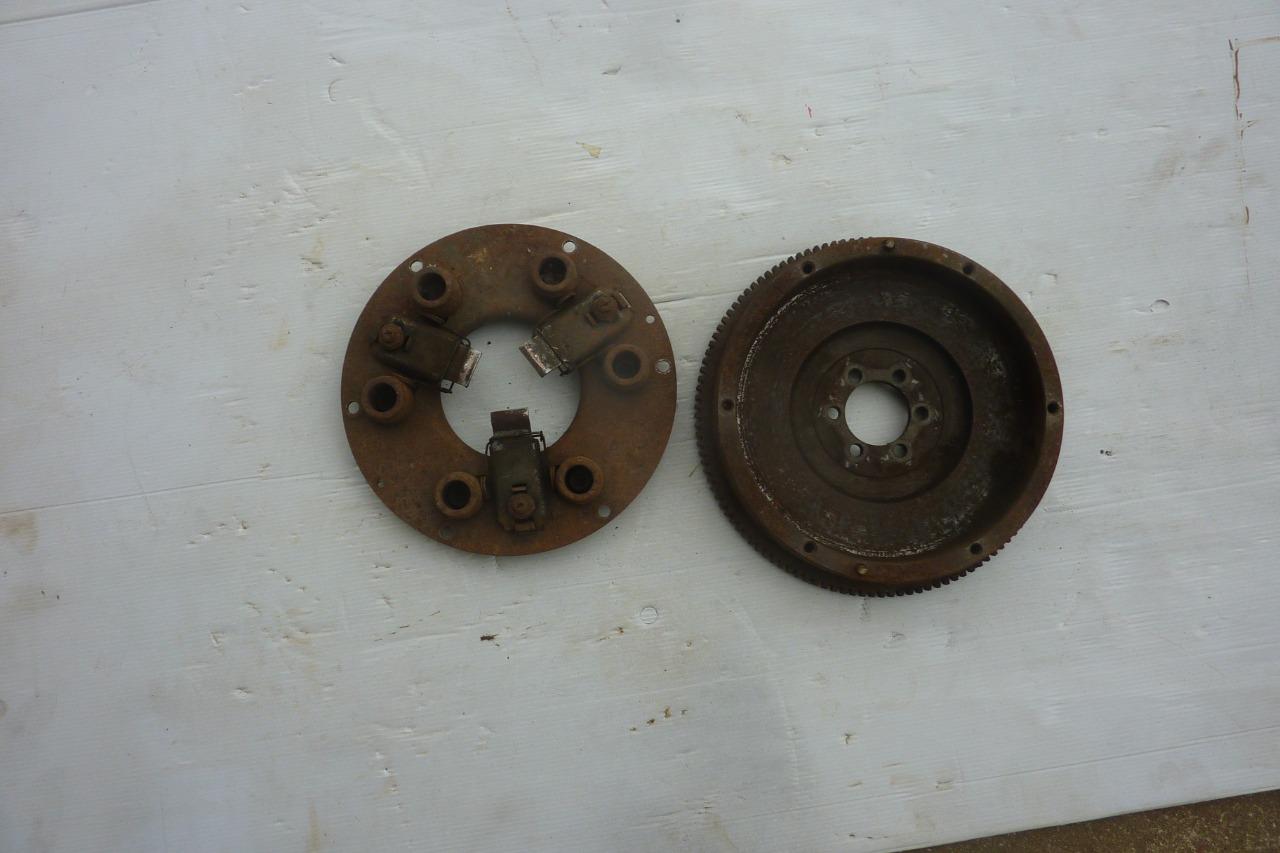 Volant moteur mécanisme embrayageRENAULTJuvaquatre LesAnciennes.com
