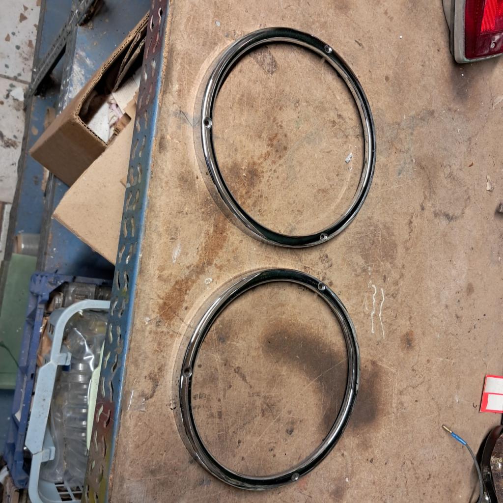 2 portes de phares renault floride, caravelle LesAnciennes.com