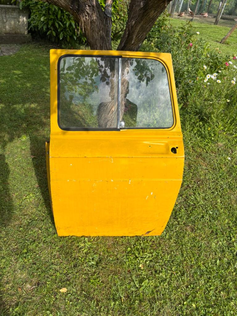 Portes RENAULT 8 (R8) LesAnciennes.com