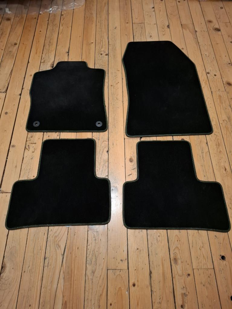 Tapis PEUGEOT 308 Berline LesAnciennes.com